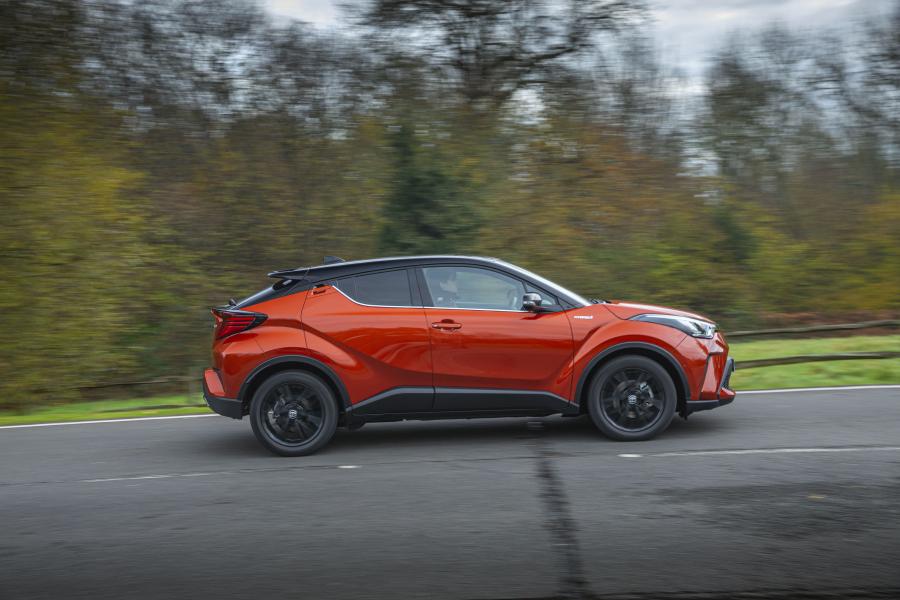  Toyota C-HR Hybrid Orange Edition 2019 года  (UK) (фото 10 из 34)